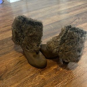 Women’s heeled boots with the fur!